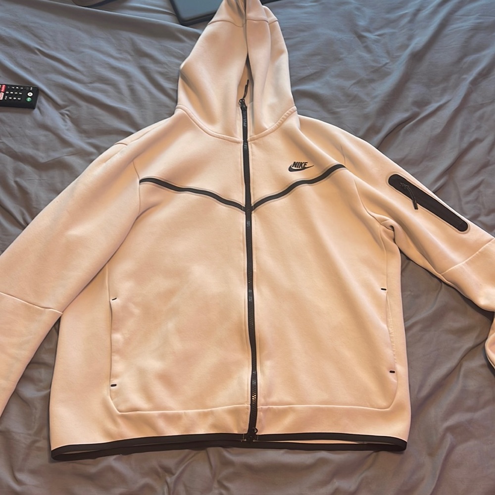 XL white Nike Tech Hoodie. Good condition. Practically new.